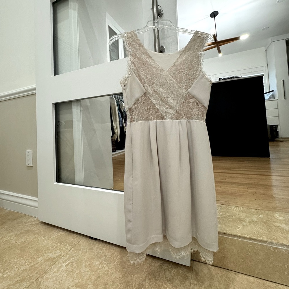 BCBG MAXAZRIA Size 4 Mini Cream Sheer Lace Cocktail Dress